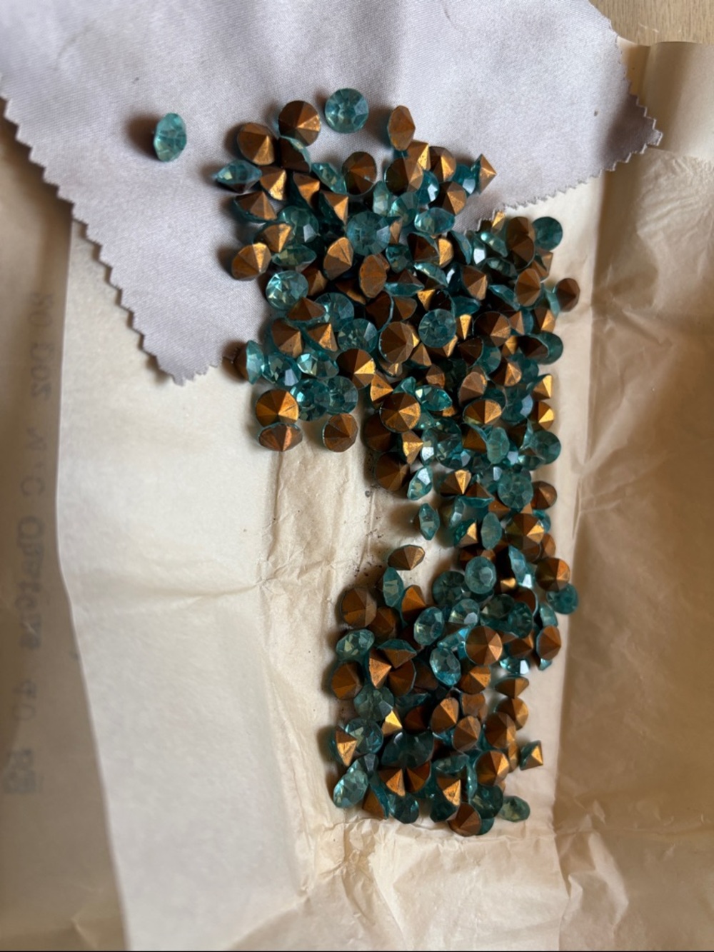 20DOZ M.C Chantons Teal Crystal Accent Necklace Stones
AQUAMARINE